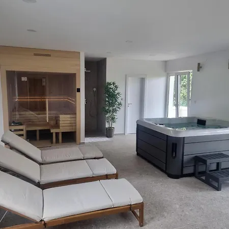 Rozana - Beachfront Wellness Retreat Apartment