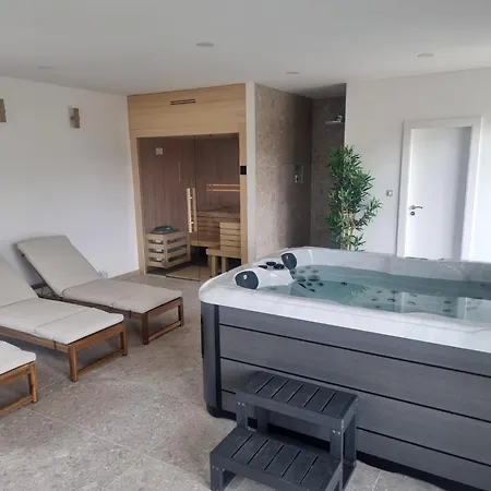 Apartment Rozana - Beachfront Wellness Retreat