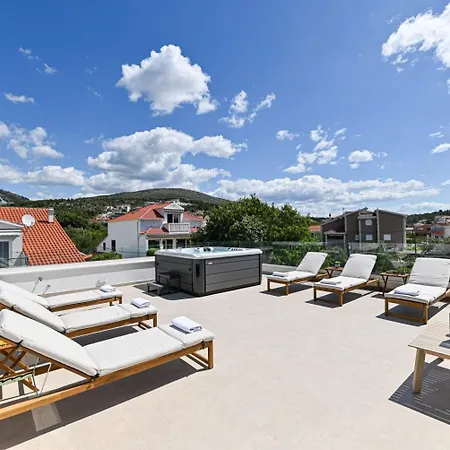 Apartment Rozana - Beachfront Wellness Retreat