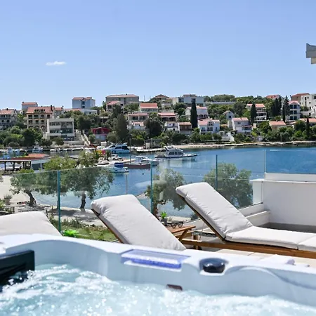 Rozana - Beachfront Wellness Retreat Apartment *