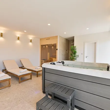 Rozana - Beachfront Wellness Retreat Apartment Seget Vranjica