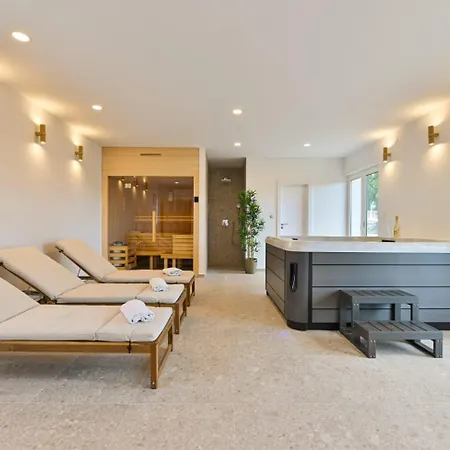 Rozana - Beachfront Wellness Retreat Apartment