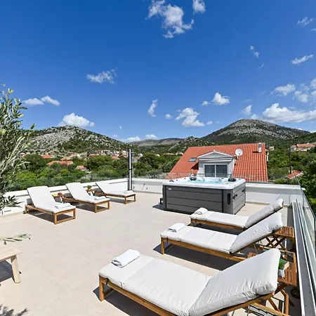 Apartment Rozana - Beachfront Wellness Retreat Seget Vranjica