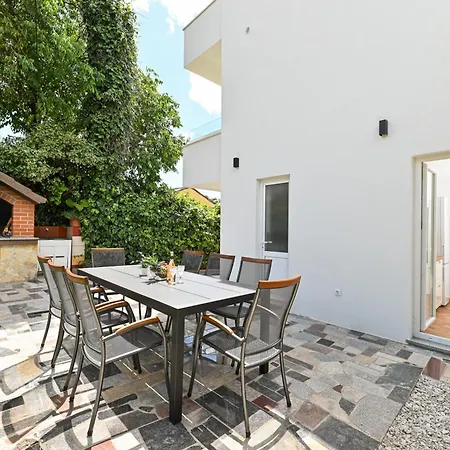Apartment Rozana - Beachfront Wellness Retreat