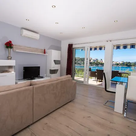 Rozana - Beachfront Wellness Retreat Seget Vranjica