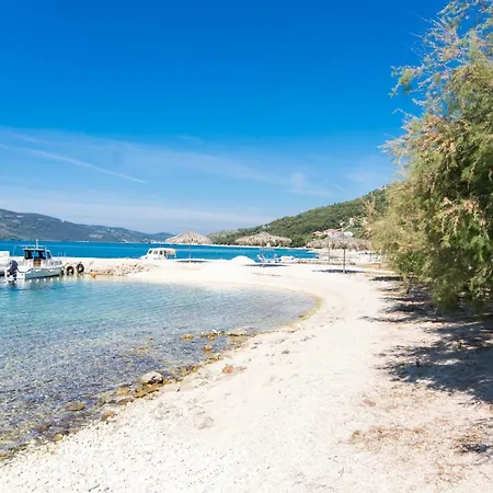 Apartment Rozana - Beachfront Wellness Retreat