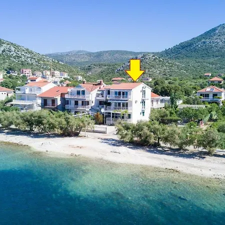 Apartment Rozana - Beachfront Wellness Retreat