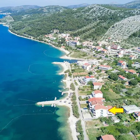 Apartment Rozana - Beachfront Wellness Retreat