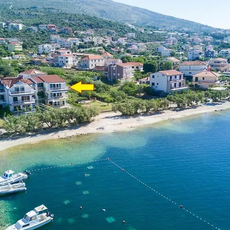 Apartment Rozana - Beachfront Wellness Retreat