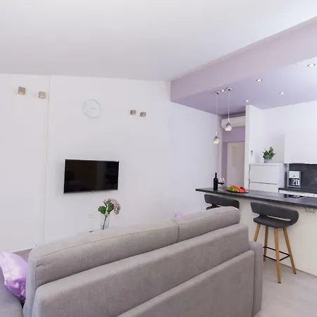 Rozana - Beachfront Wellness Retreat Apartment Seget Vranjica