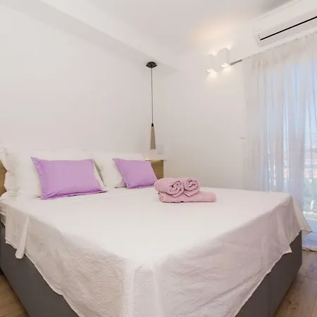 Apartment Rozana - Beachfront Wellness Retreat *