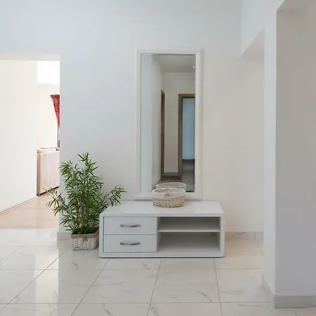 Rozana - Beachfront Wellness Retreat Apartment Seget Vranjica