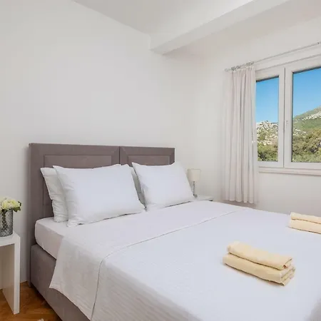 Rozana - Beachfront Wellness Retreat Apartment Seget Vranjica