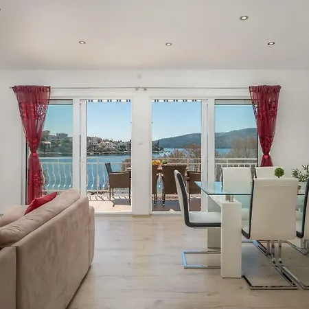 Rozana - Beachfront Wellness Retreat Apartment Seget Vranjica