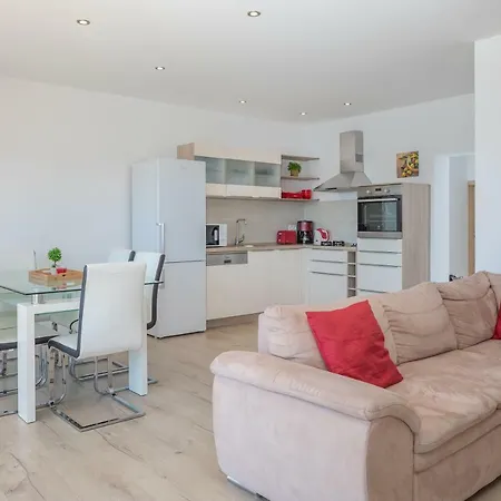Rozana - Beachfront Wellness Retreat Apartment *