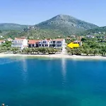 アパート Rozana - Beachfront Wellness Retreat