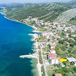 アパート Rozana - Beachfront Wellness Retreat