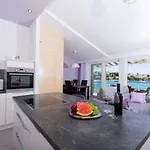 アパート Rozana - Beachfront Wellness Retreat