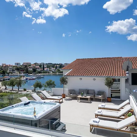 Apartment Rozana - Beachfront Wellness Retreat