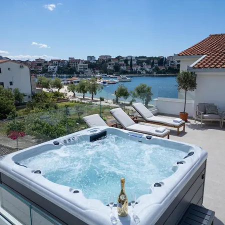 Rozana - Beachfront Wellness Retreat Apartment *