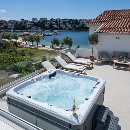 Apartment Rozana - Beachfront Wellness Retreat *
