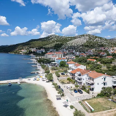 Rozana - Beachfront Wellness Retreat Apartment Seget Vranjica