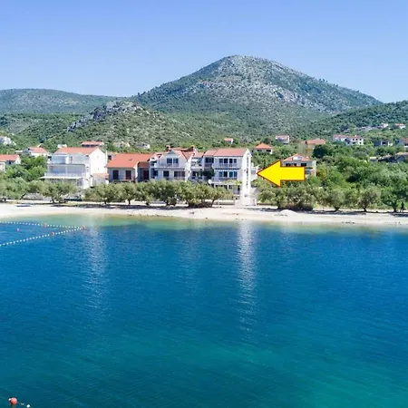 Apartment Rozana - Beachfront Wellness Retreat