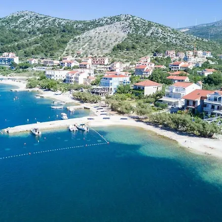Rozana - Beachfront Wellness Retreat Apartment Seget Vranjica